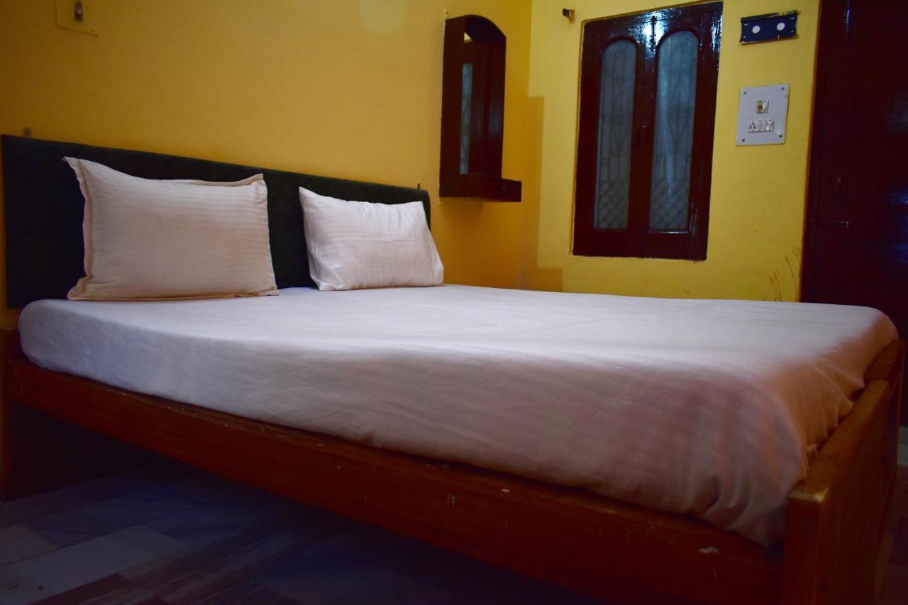 Sandhya Guest House Varanasi Near Ganga River Exterior photo