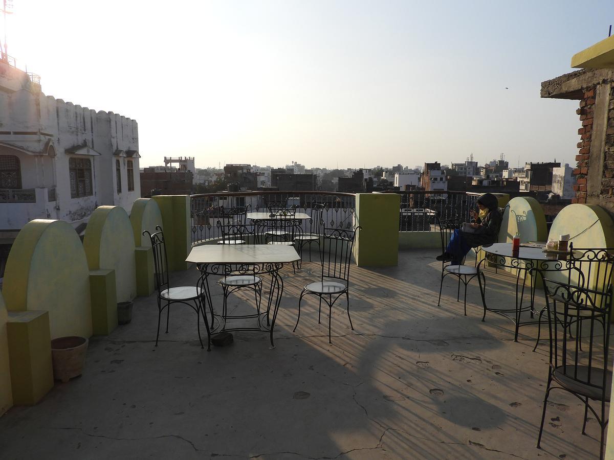 Sandhya Guest House Varanasi Near Ganga River Exterior photo